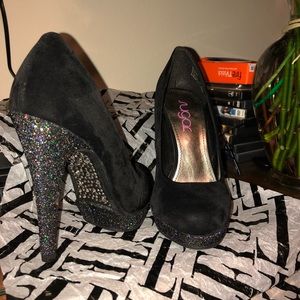 New sequined black heels - never worn size 5